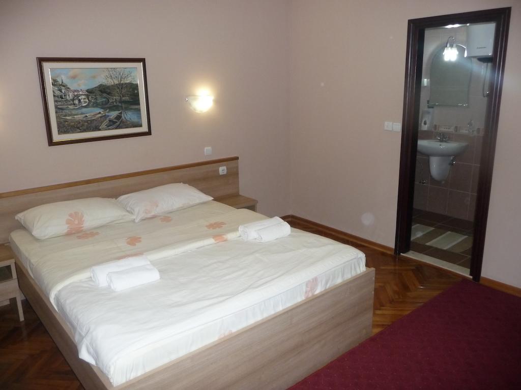 Hotel Ambiente Podgorica Værelse billede