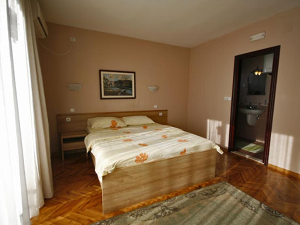 Hotel Ambiente Podgorica Værelse billede